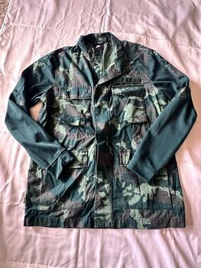 EUC Nike SB Camo Lightweight Jacket--Large